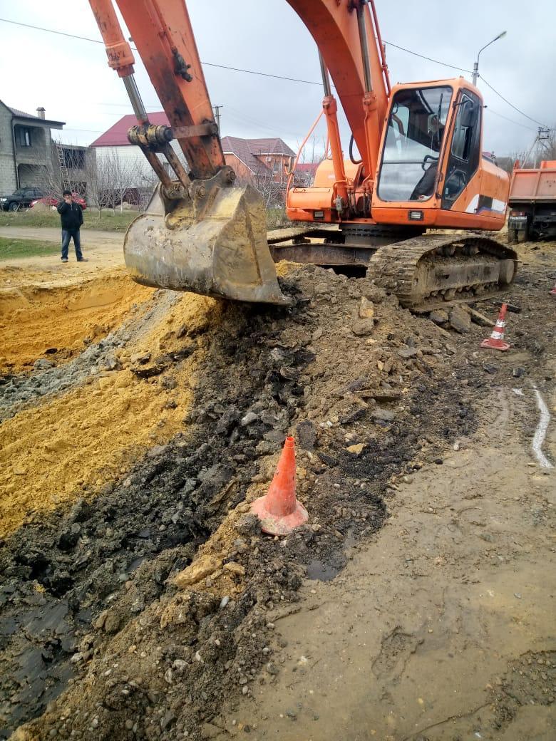 К устройству дороги приступили на бульваре Зеленая роща в Ставрополе